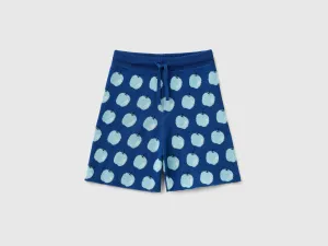 BLUE BERMUDAS WITH APPLE PATTERN