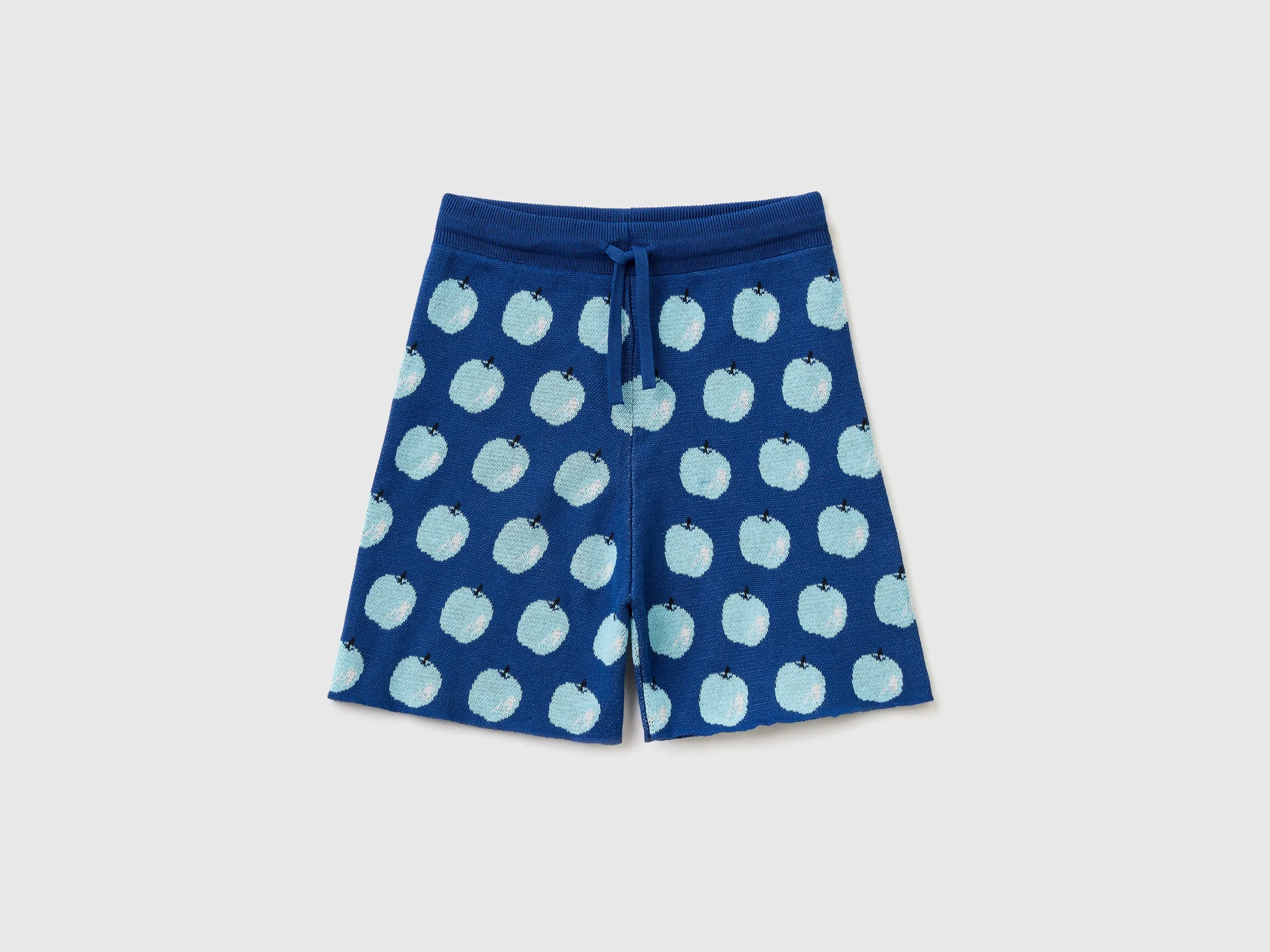 BLUE BERMUDAS WITH APPLE PATTERN