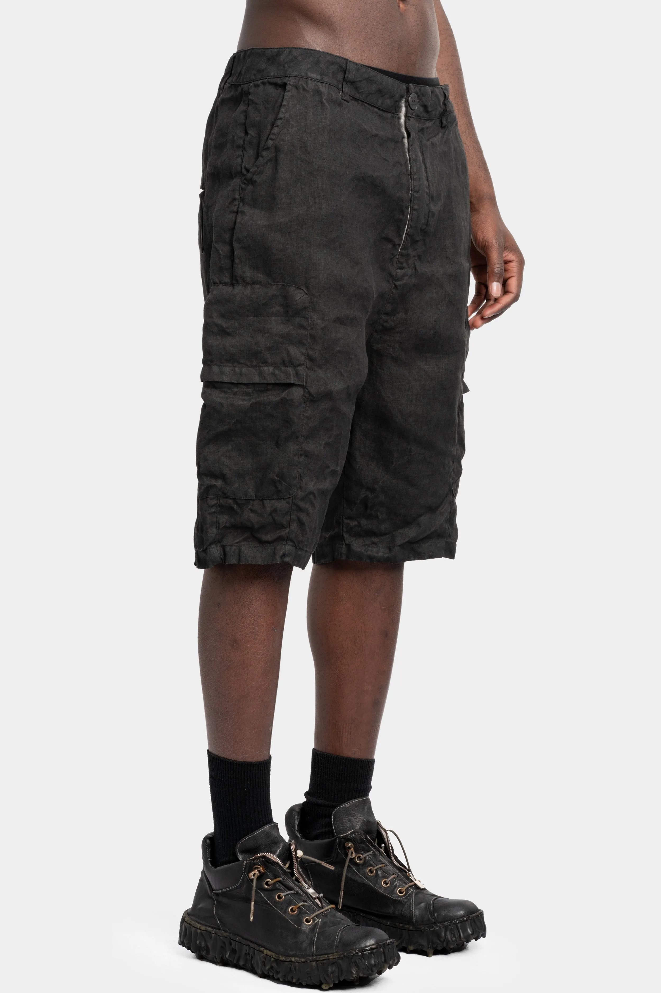 Coated crinkled linen shorts, Black