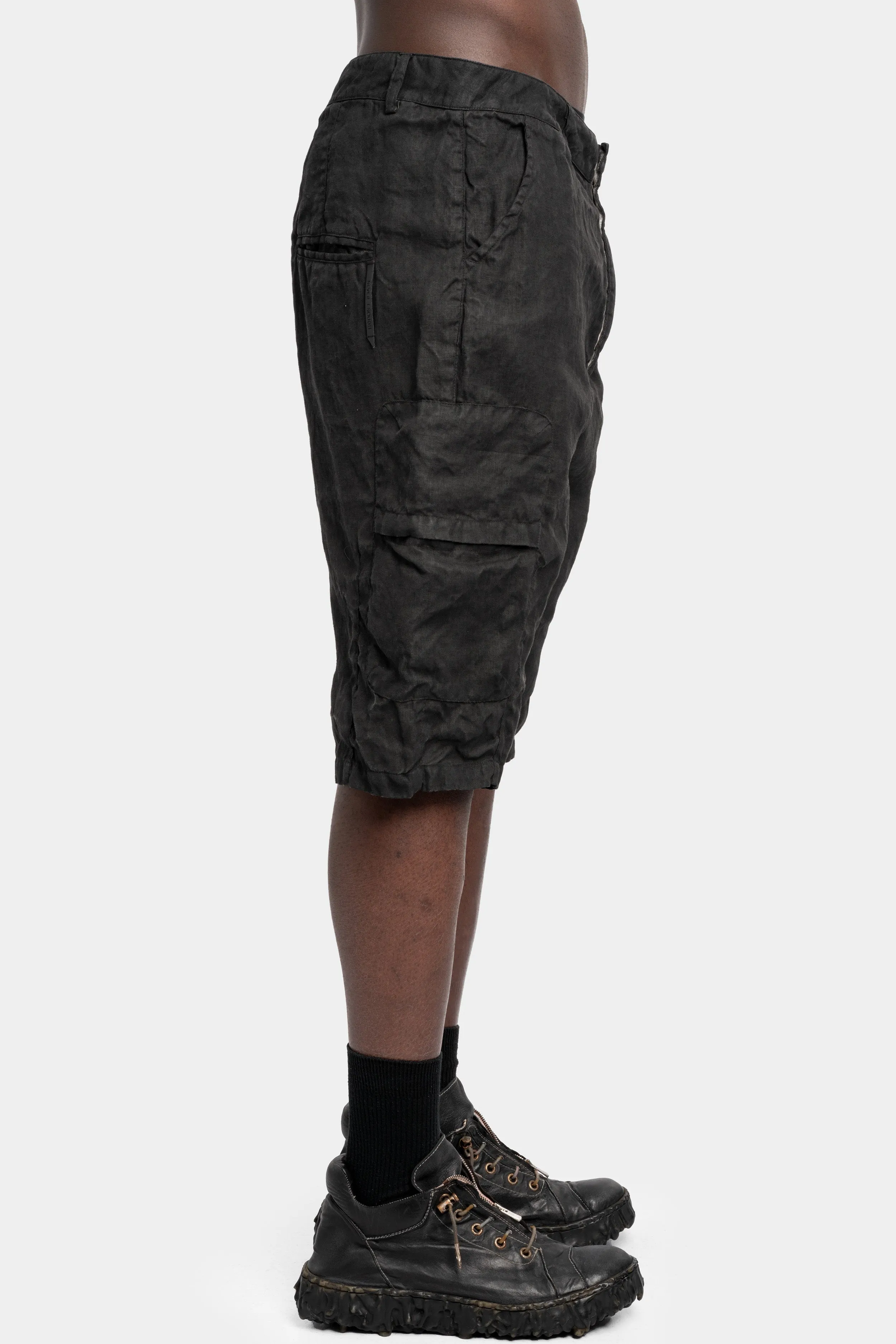Coated crinkled linen shorts, Black
