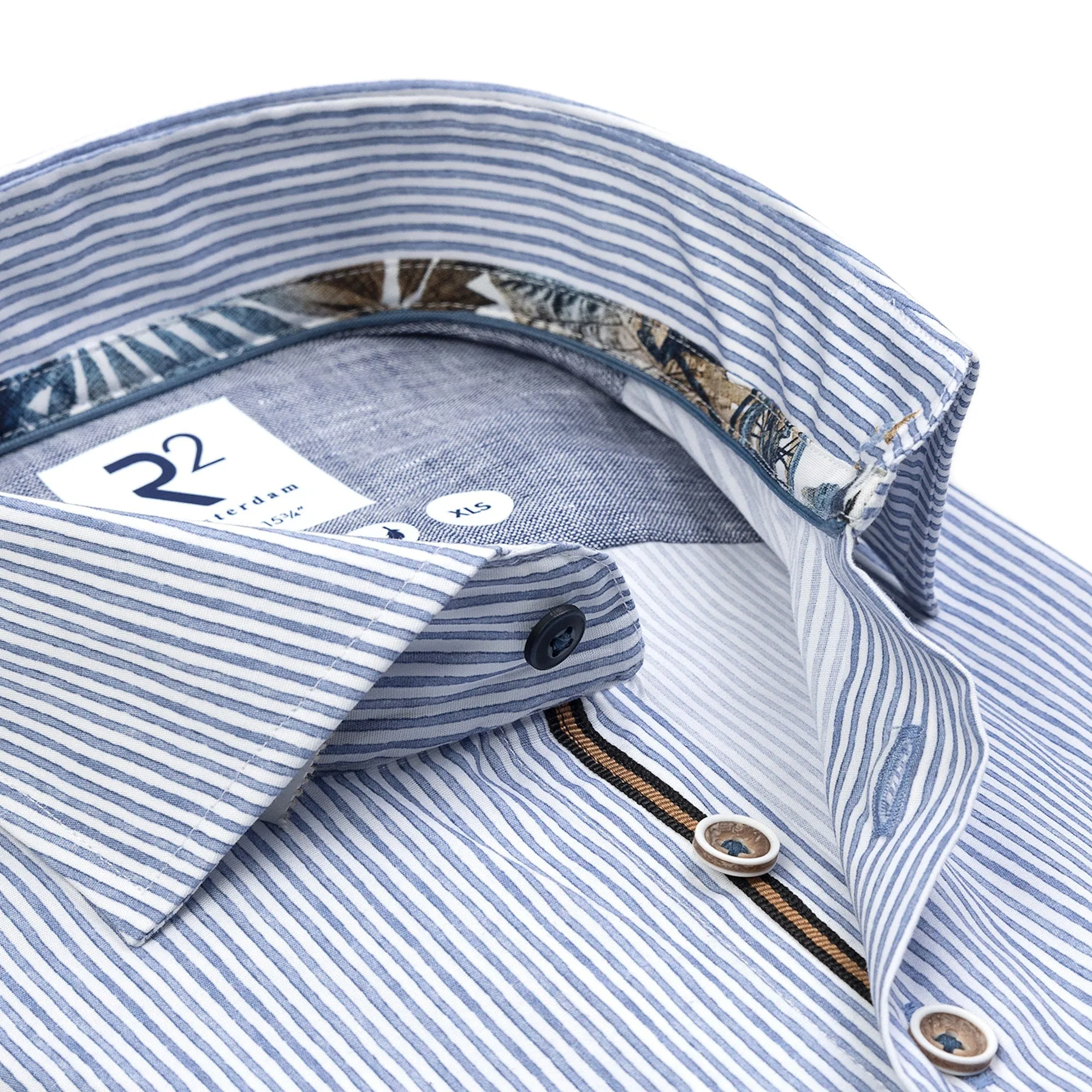 Extra long sleeves. Striped stretch shirt