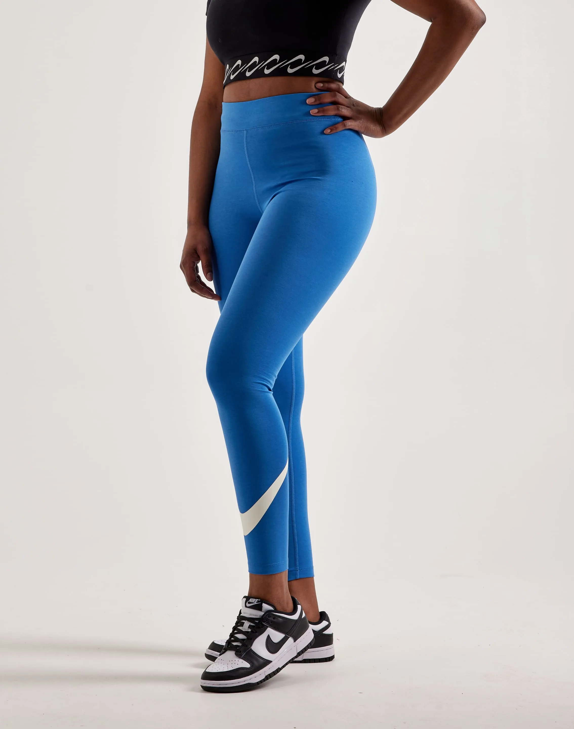 Nike Classics Essential Swoosh Leggings