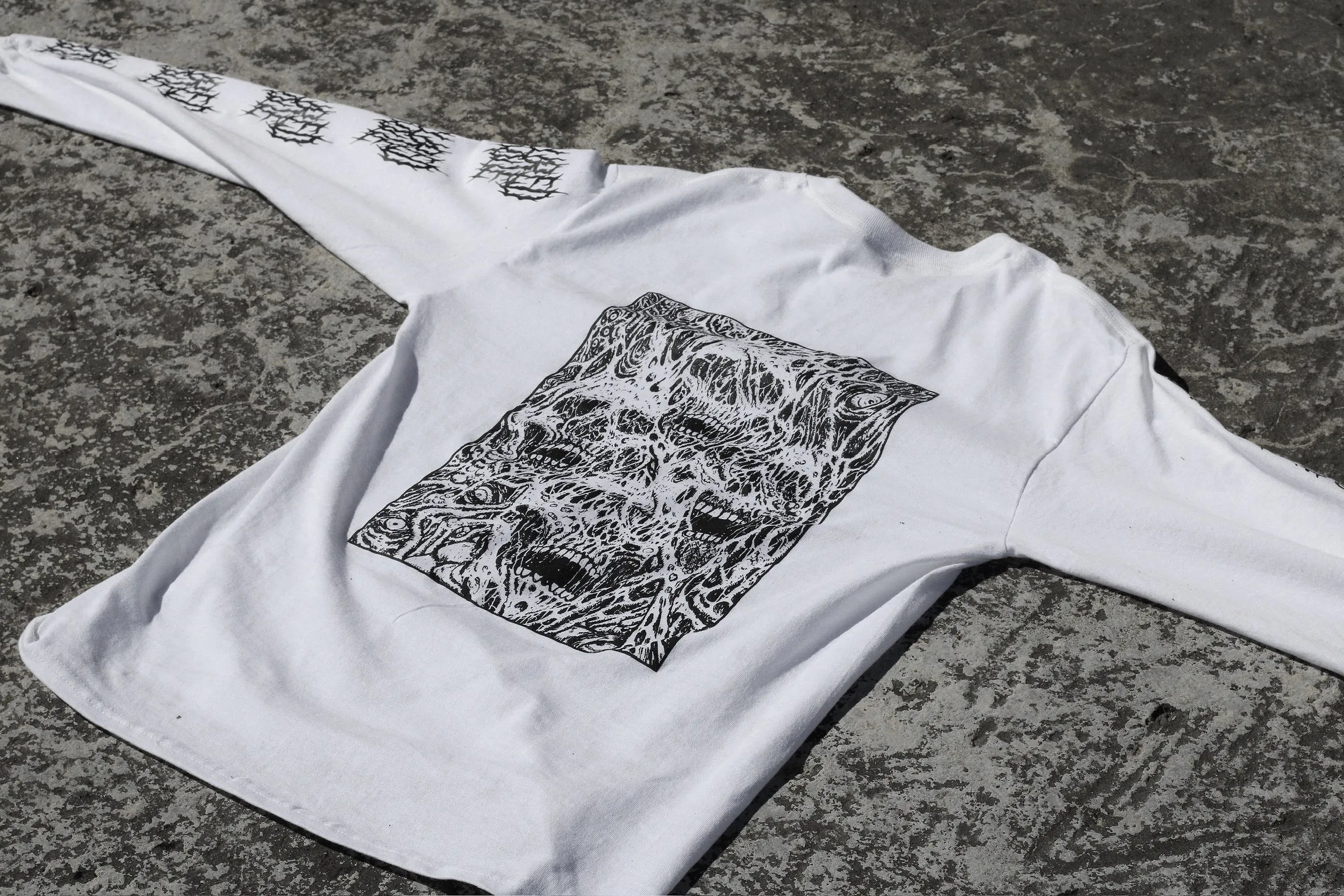 OBSCURED GORE LONG SLEEVE TEE