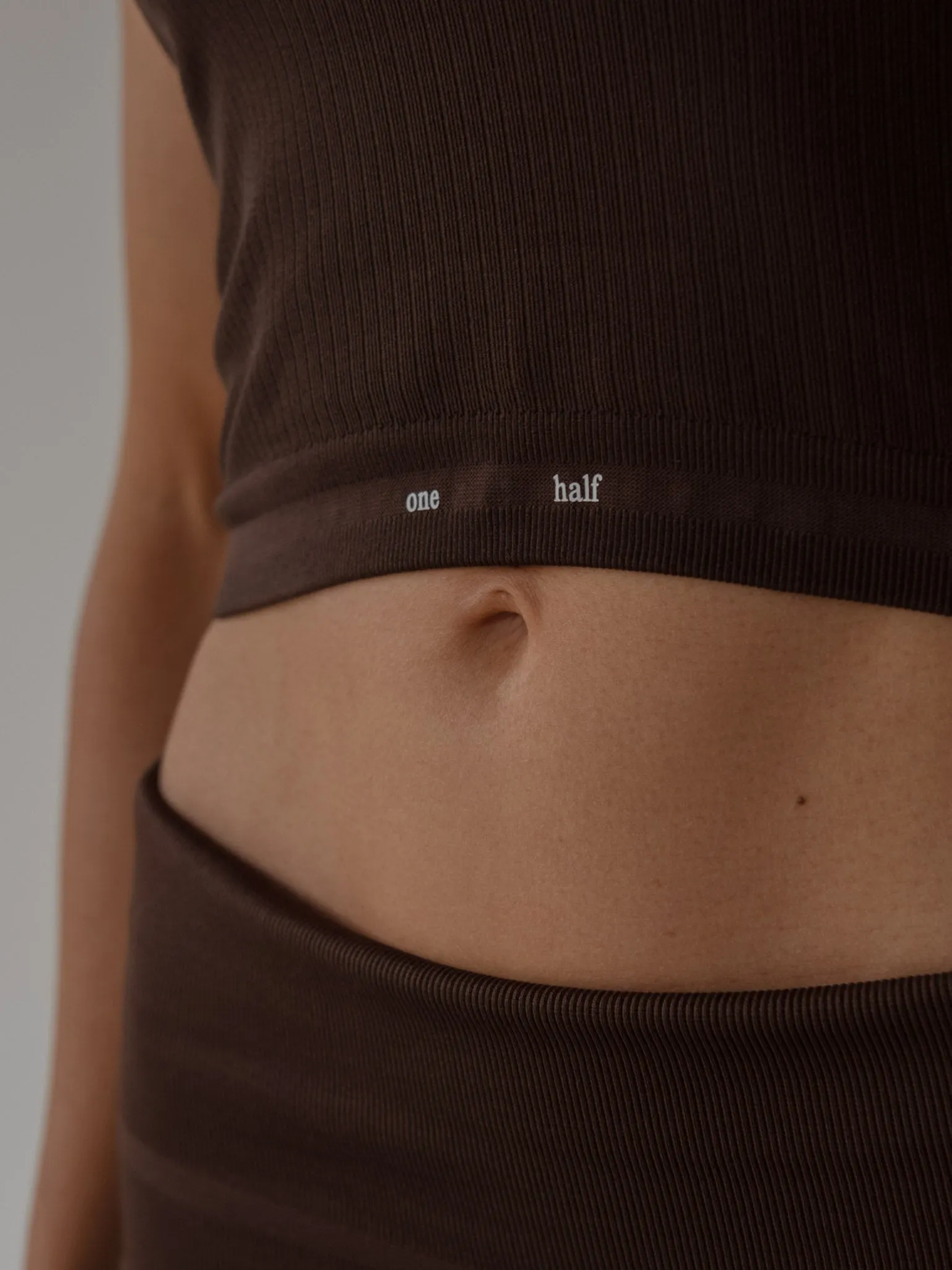 OPEN HALTER SEAMLESS TANK - ESPRESSO