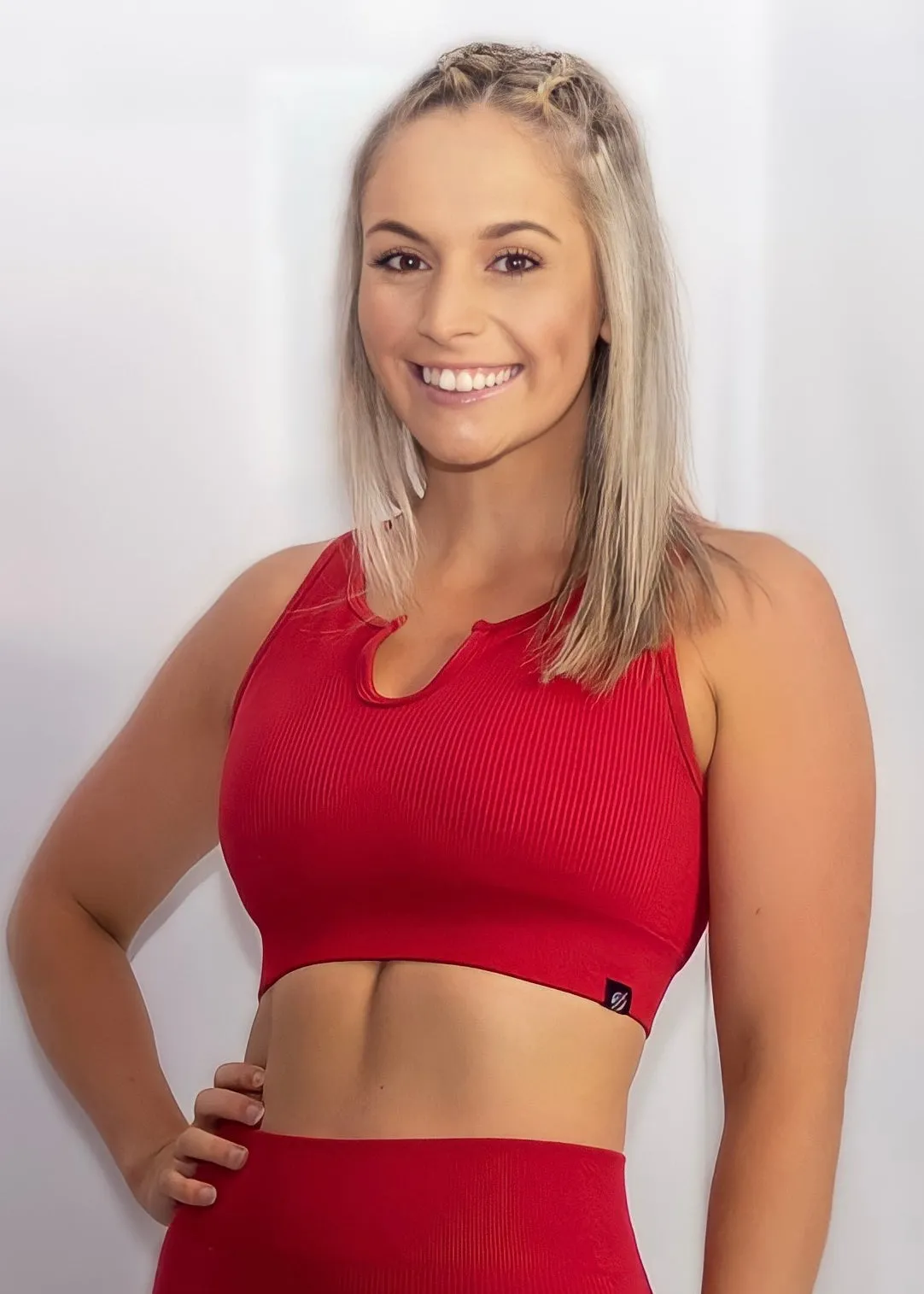 RIBBED COLLECT U SHAPE CROP in Red