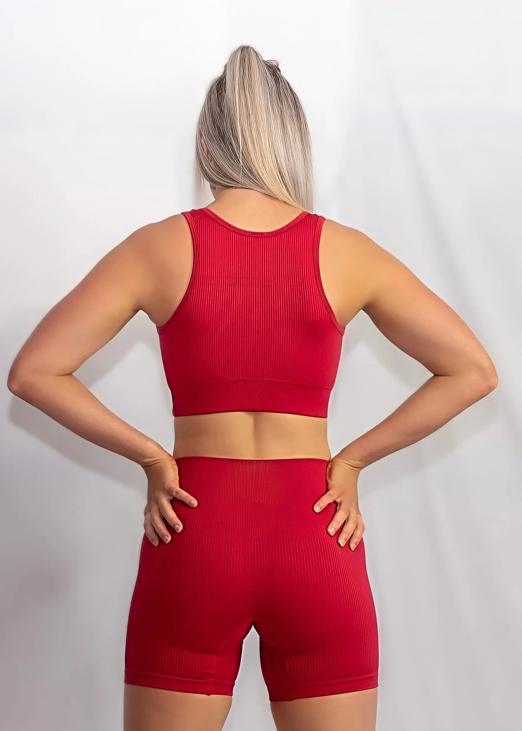 RIBBED COLLECT U SHAPE CROP in Red
