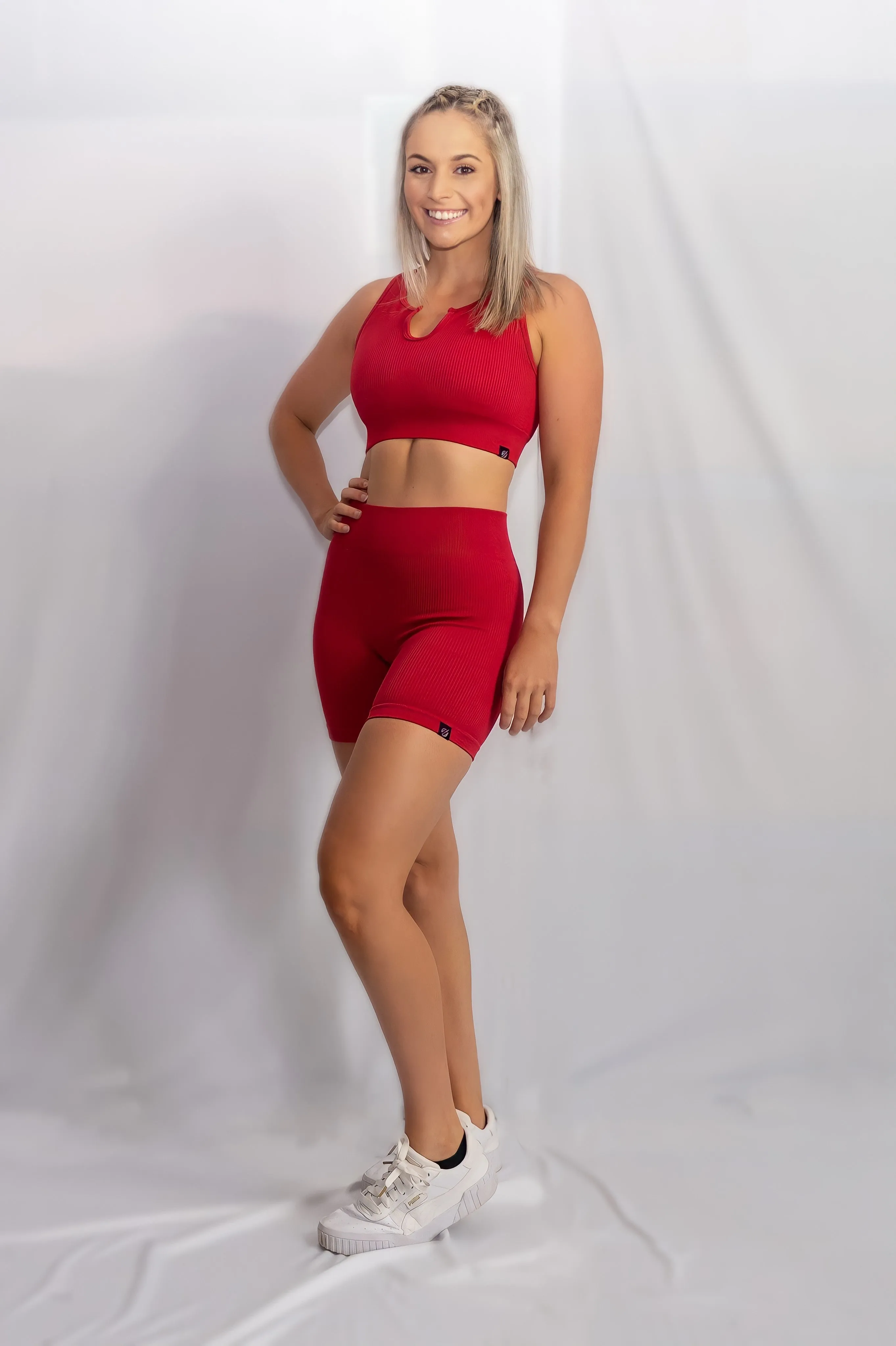 RIBBED COLLECT U SHAPE CROP in Red